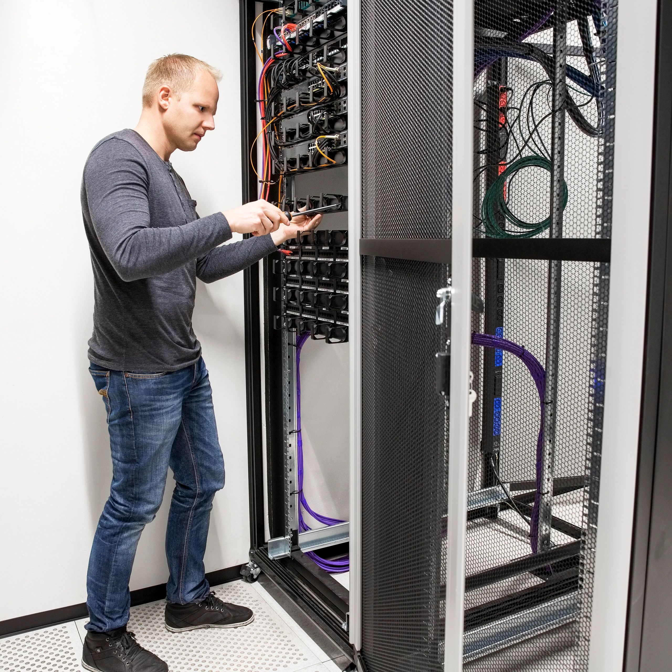 Network equipment telecommunications installation